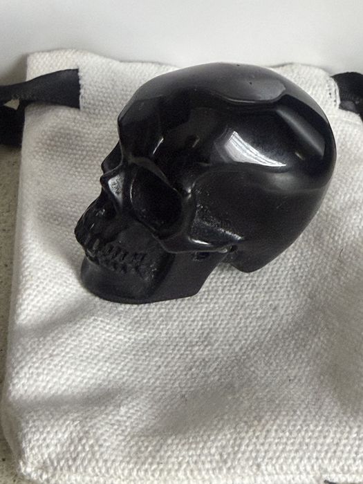 Craniu,skull sculptat in cristal obsidian