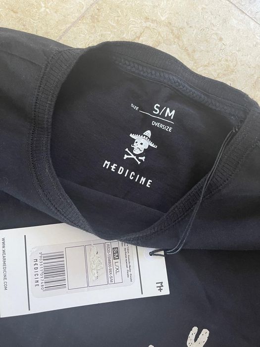 Vând tricou Medicine