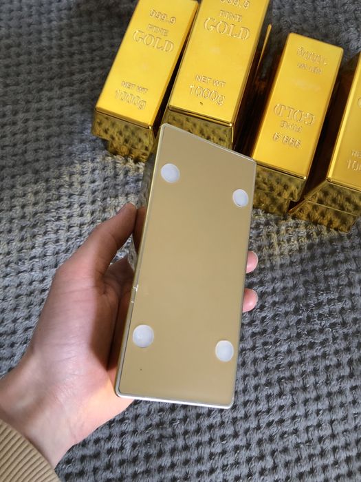 Златни пластмасови кюлчета