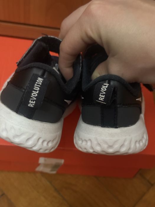 Бебешки маратонки Nike revolution