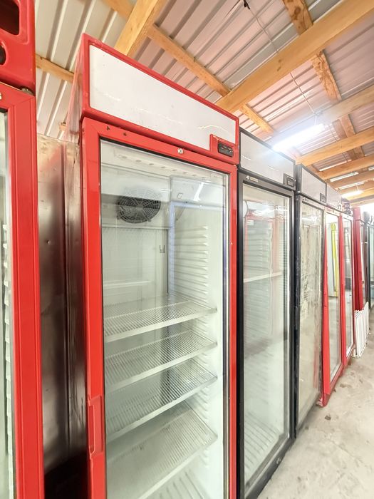 Продам витринный холодильник