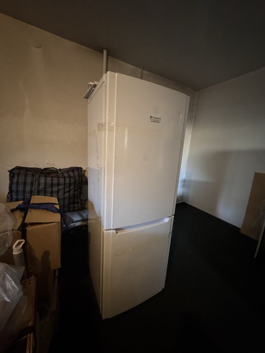 Холодильник Hotpoint Ariston