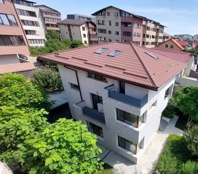 Casa de vanzare 300 mp