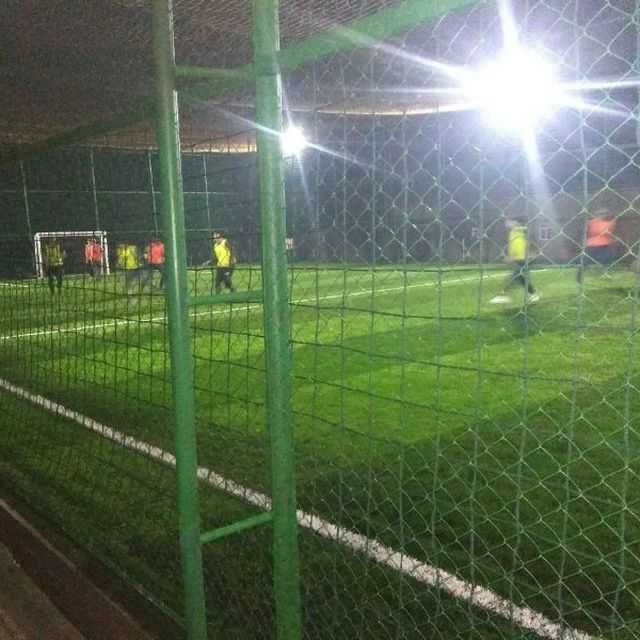 Искусственный газон сотамиз ва ёямиз стадион курамиз богча Мактаб учун