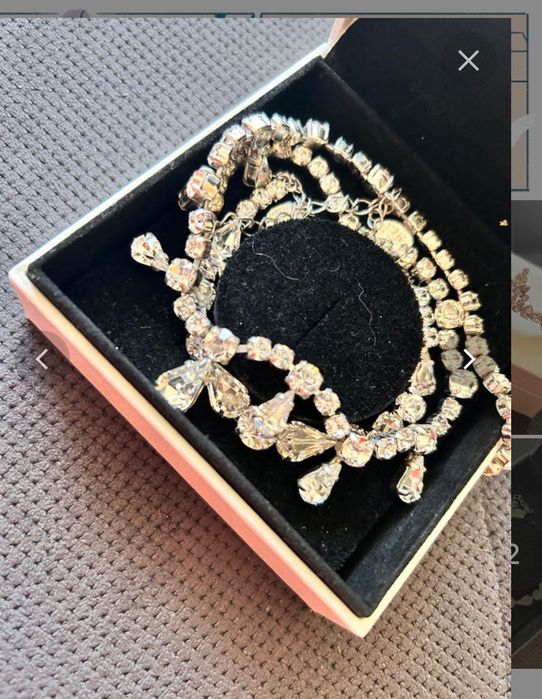 Set Swarovski.Contine diademă,colier,brățară