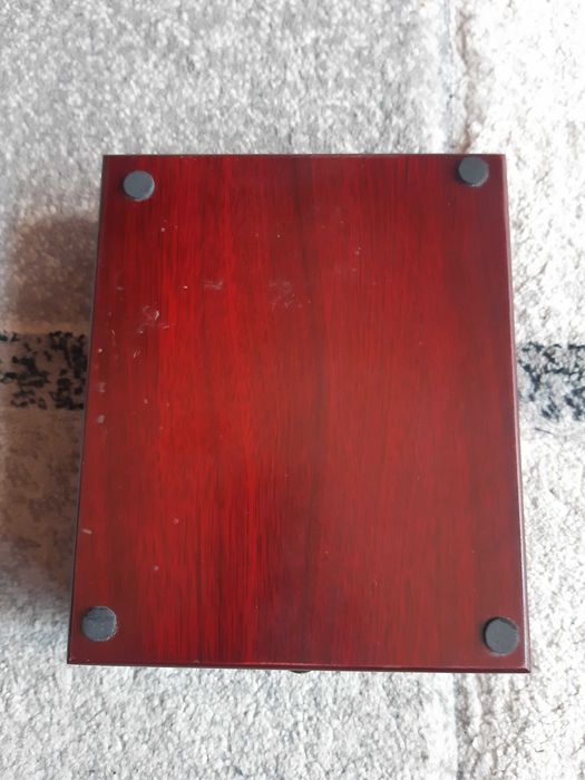 СЕТ - комплект за шах и вино (аксесоар)