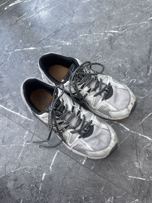 Кросовки asics бу есть небольшие повреждение