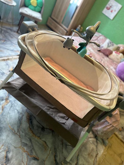 Pătuț electric cu balansoar