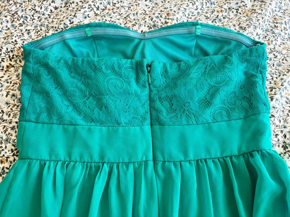 Зелена рокля без презрамки