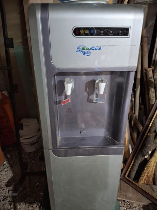 Продам диспенсер для воды