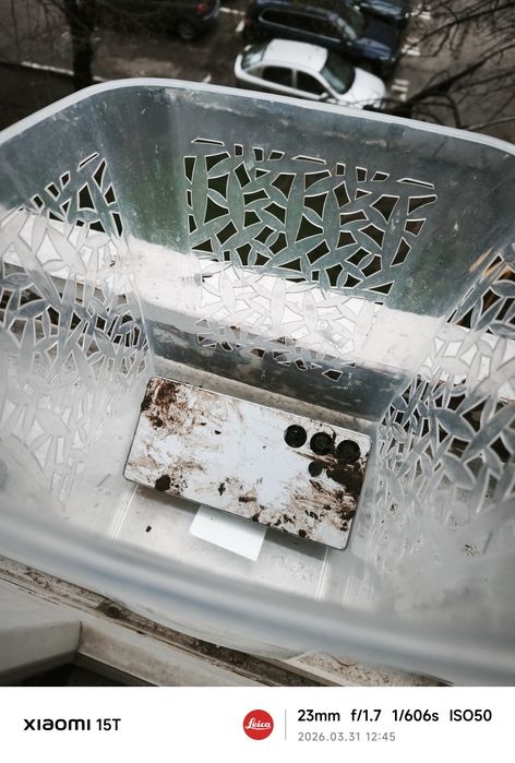 Telefon  scăpat în wc