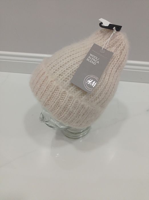 Лот от зимни шапки