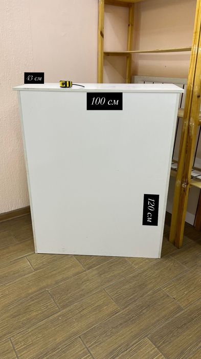 Ресепшон.  шкаф срочно