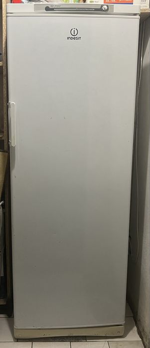 Продам морозильную камеру INDESIT