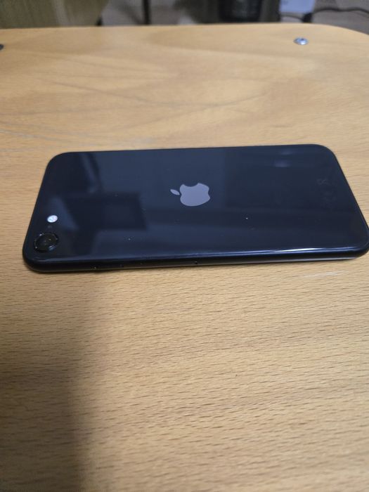 Iphone SE 2020 перфектно състояние
