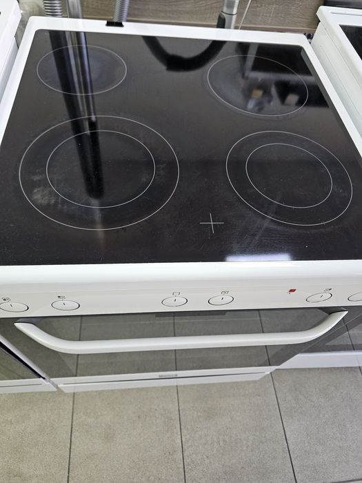 Свободностояща печка Voss Electrolux  ELK 13030 HV