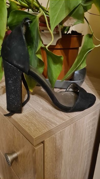 дамски сандали на ток