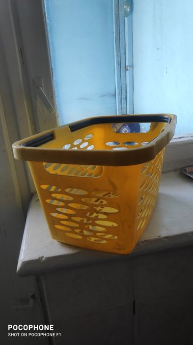 Пластиковая корзина