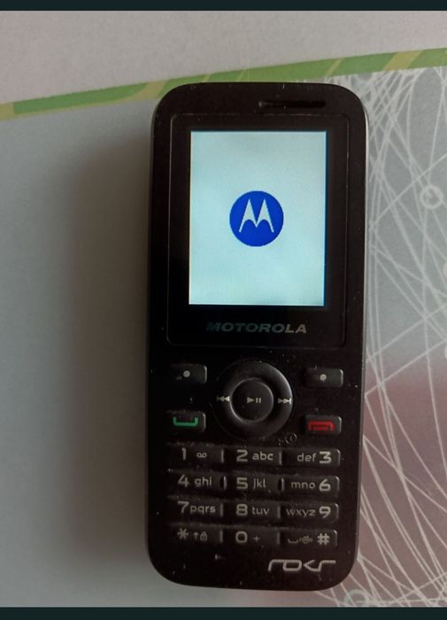 Telefoane cu taste foarte practice, mici, robuste și foarte rezistente