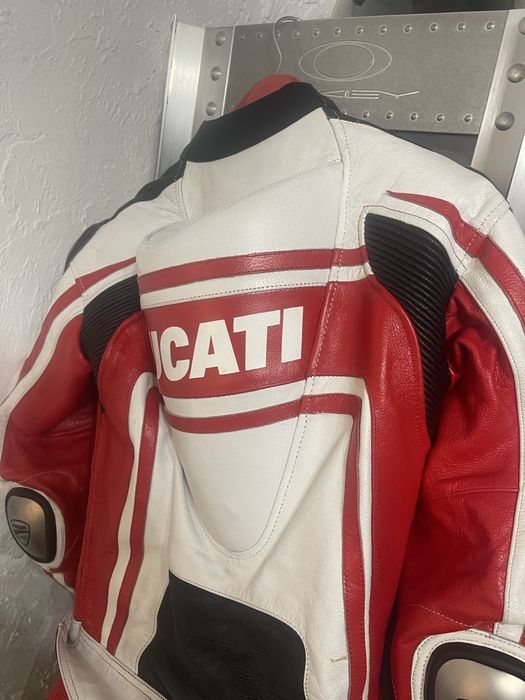 Vand costum Ducati piele doua bucati M
