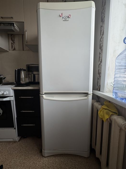 Продам холодильник INDESIT
