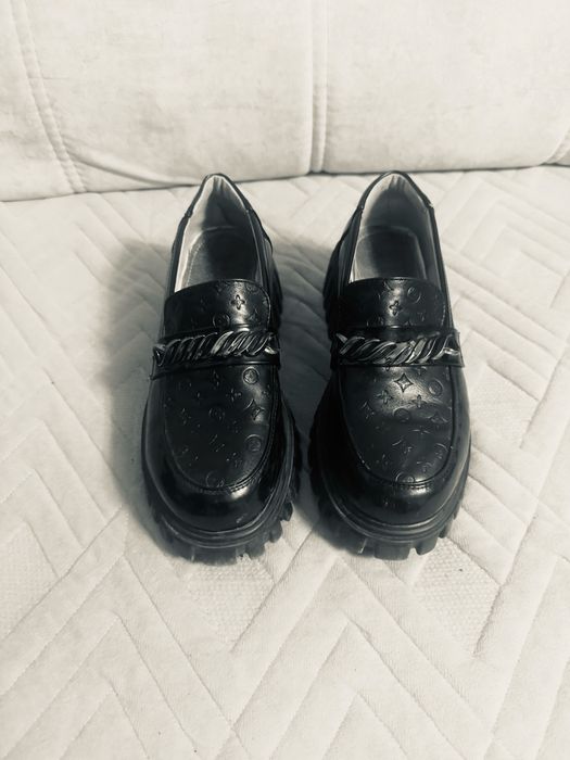 Куртка косуха и лоферы на девочку