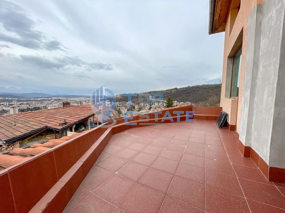 Четириетажна къща в кв. Варуша, Велико Търново