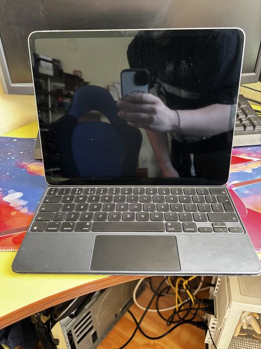 IPad Pro 12.9 6gen + magic keyboard - за части