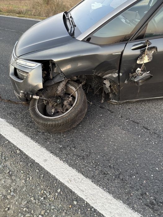 Citroen c4 grand picasso avariat, fara airbaguri sarite !!!