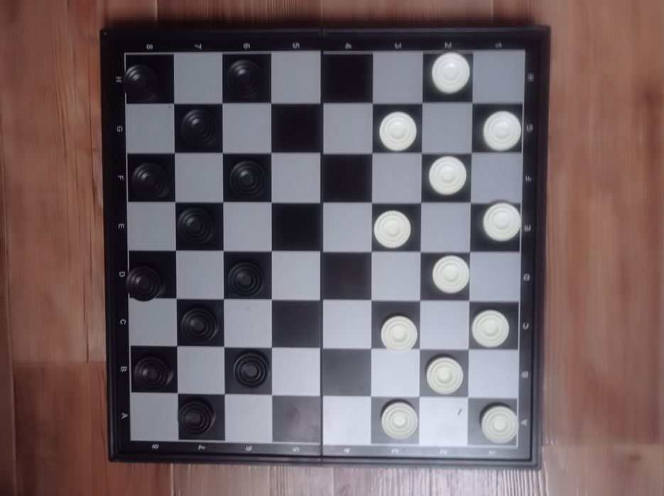 Продам шахматы и шашки