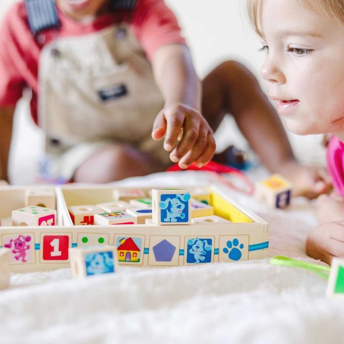 Дървени мъниста за нанизване Melissa & Doug Дървени кубчета