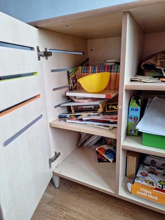 masa de infasat bebe / dulapior de haine