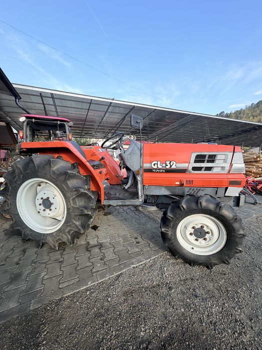 Tractor japonez  Kubota GL 32 4x4