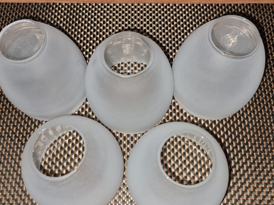 Плафоны для люстр, светильников разные.