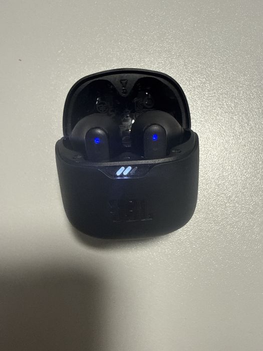 Casti JBL Tune Flex TWS cu active noise canceling impecabile