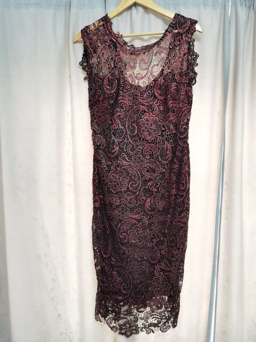 Rochie Miss GREY marimea 44, din dantela rosie mulata pe corp