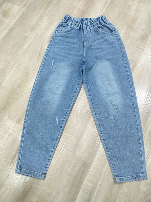 Джинсы для девочек и мальчиков подходят140-146 рост
