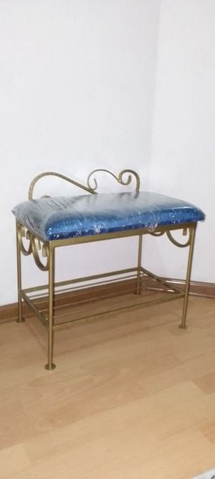 Банкетка ва оёк кийим учун подставкалар сотилади