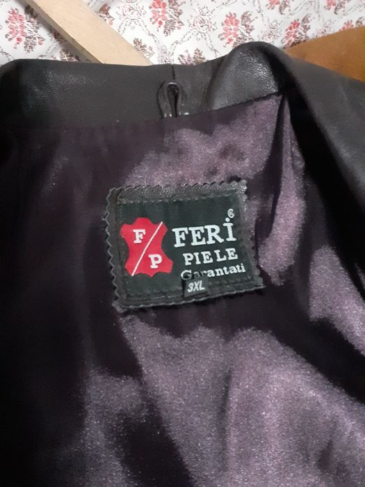 Haina de piele, dama