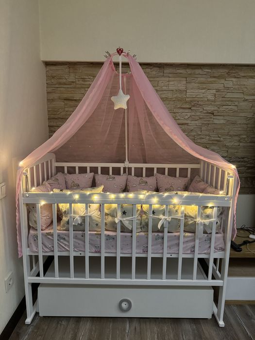 Детская кровать с полным комлектом! Матрас и бортики-подушки, балдахин