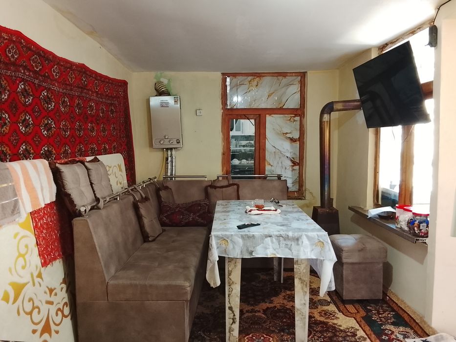 Hovli uy sotiladi