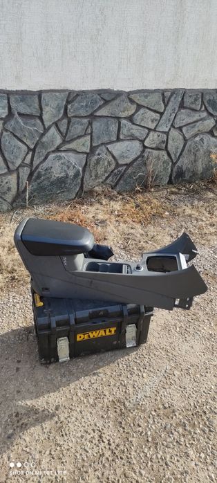 Подлакътник за Форд Фокус 2008-2011 Мк2,5 Podlakatnik za Focus