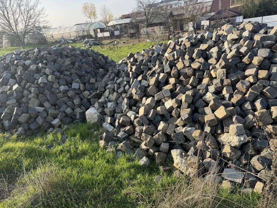 Piatra cubica andezit