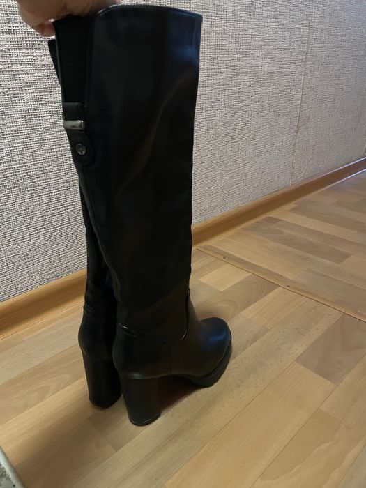 Сапоги на каблуке 35