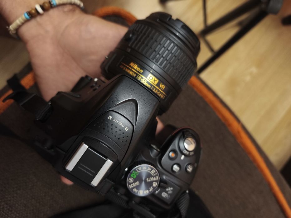 Nikon D 5300 тяло + 18-55mm обектив + 32gb карта + подарък чанта