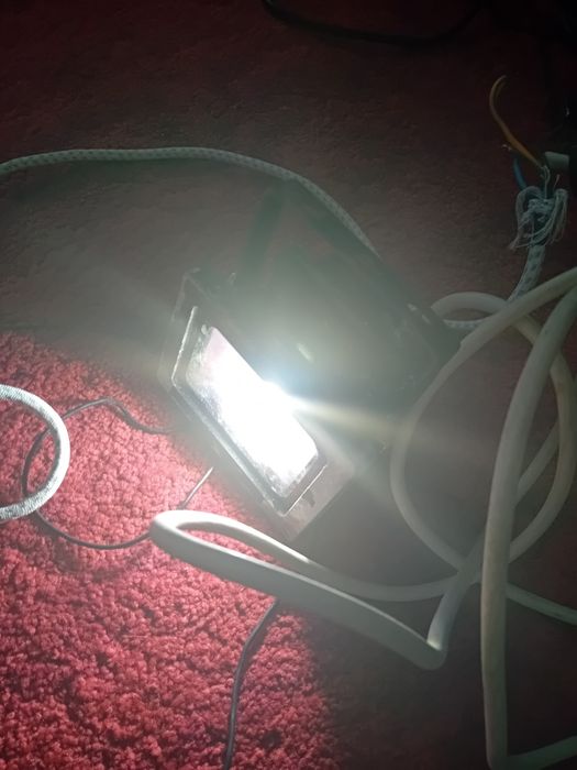 Proiector led. Pret 50 lei fix