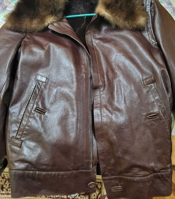 Vând geacă din piele naturală