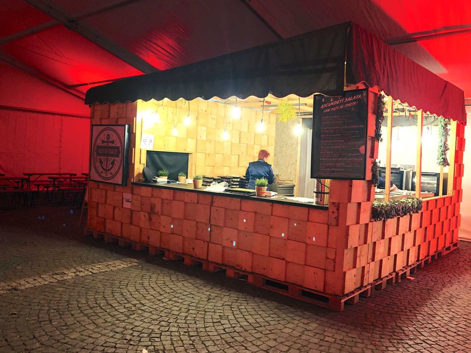 Stand exterior sau interior 5x5m sau 5x2.5m ideal pentru evenimente