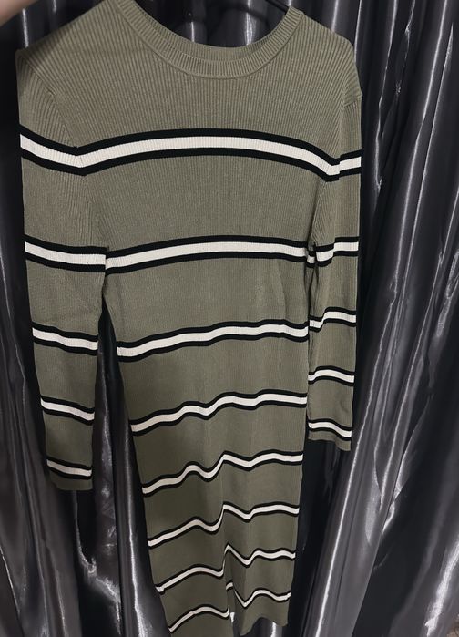 Дамска плетена рокля-L размер (става и за М/XL)