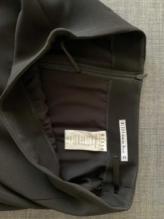 Costum dama MIZAR, sacou marime 40, fusta marime 42, negru cu broderie